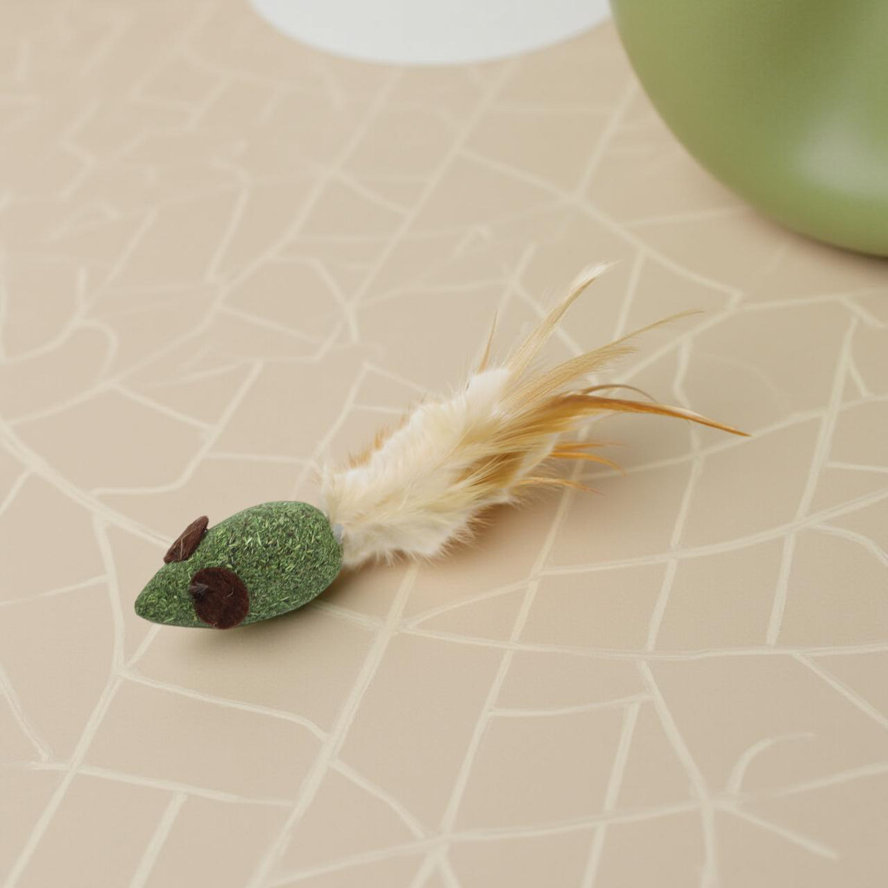 Catnip myška s peříčky – hračka pro kočky