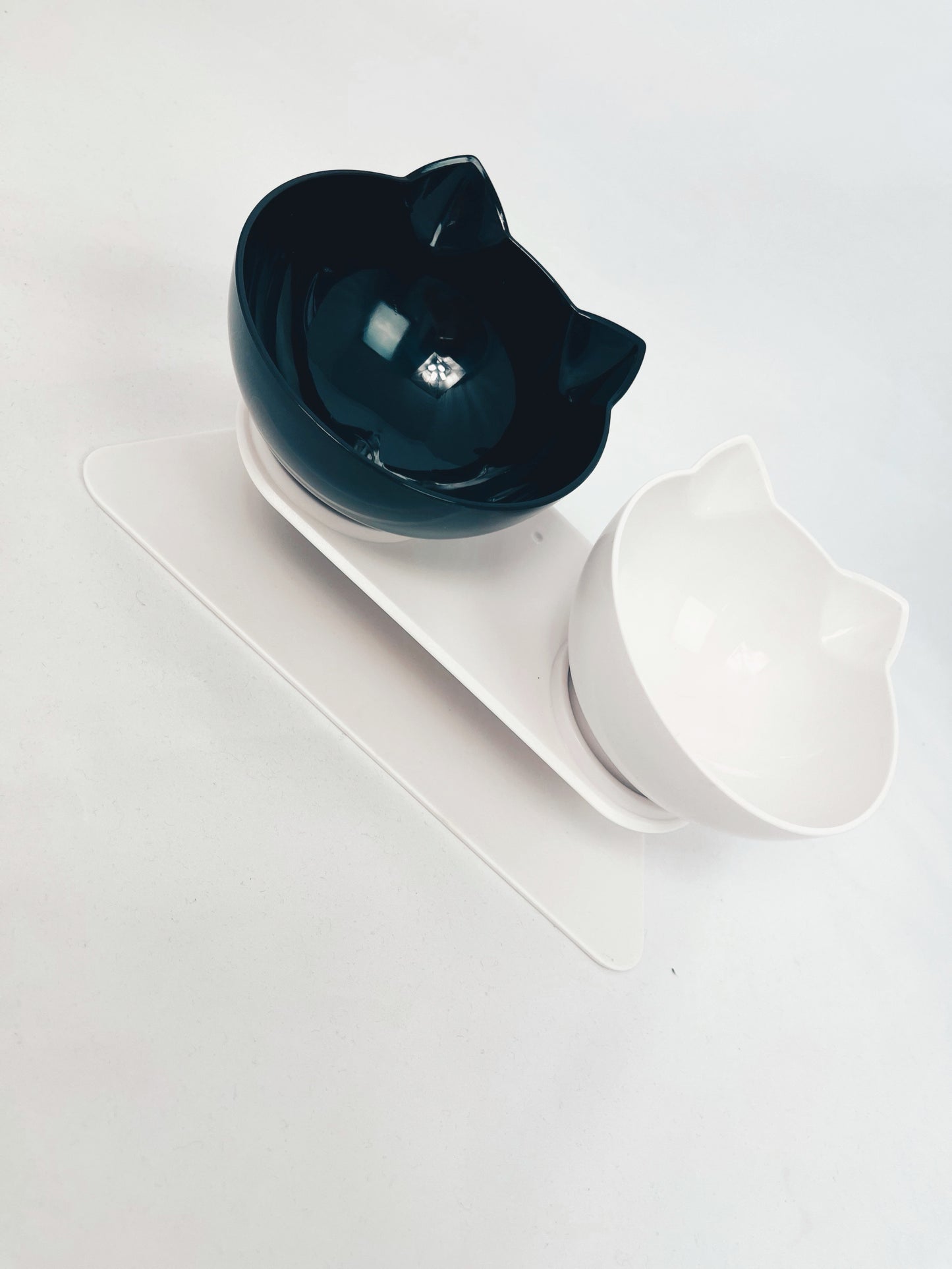 Cat head shaped bowls - set